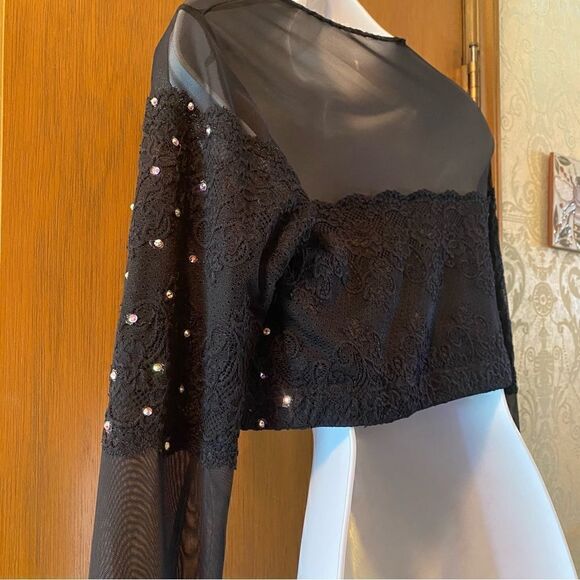 ✨ Lightweight Long sleeve crop top with lace and rhinestone details. Size Large - Picture 4 of 14